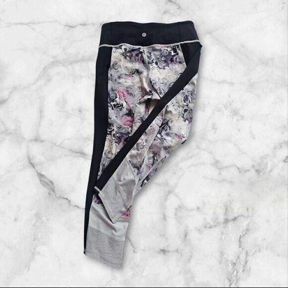 Lululemon Size 6 23" Floral Leggings - Picture 2 of 2